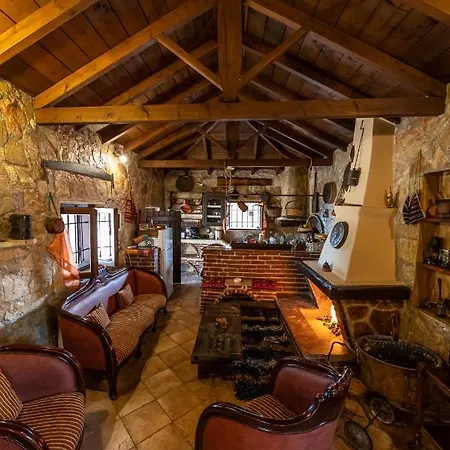 Prázdninový dům Vintage Stone House Where Calm Lives Amarianos