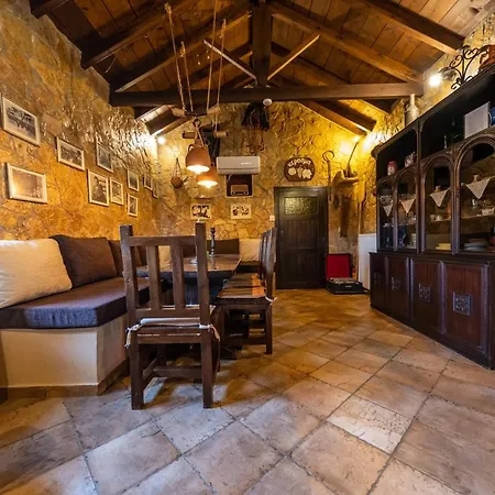 Vintage Stone House Where Calm Lives Casa de Férias