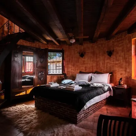 Vintage Stone House Where Calm Lives Сasa de vacaciones *